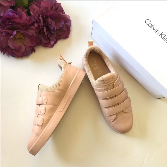 SOLD Calvin Klein Women’s Irah Sneakers Size 9M - Picture 2 of 8